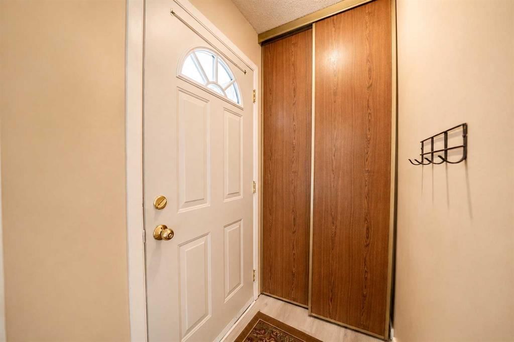 40, 3745 Fonda Way SE, Calgary — photo 4 of 22