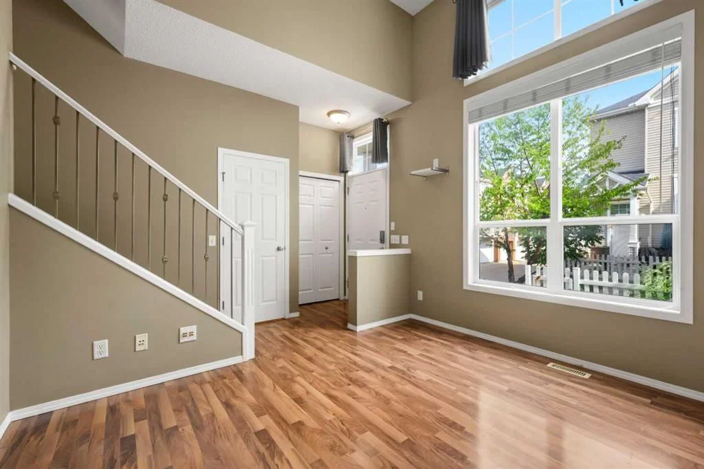 241 Elgin Gardens SE, Calgary — photo 5 of 50