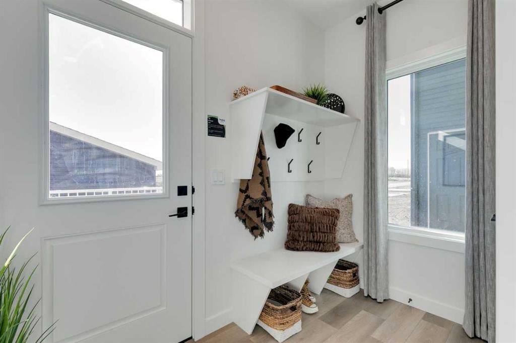 31 Lewiston Park NE, Calgary — photo 2 of 18