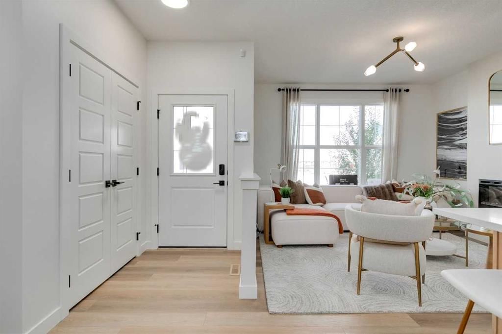 31 Lewiston Park NE, Calgary — photo 3 of 18