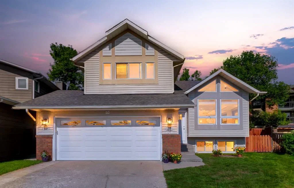 31 Deer Place SE, Calgary — main listing photo