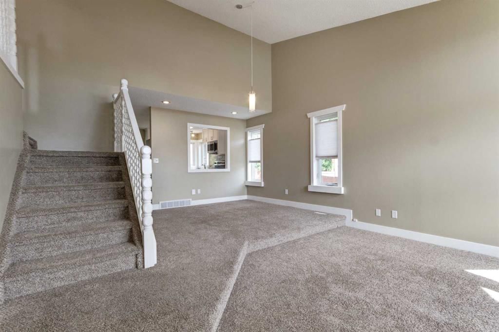 31 Deer Place SE, Calgary — photo 5 of 31