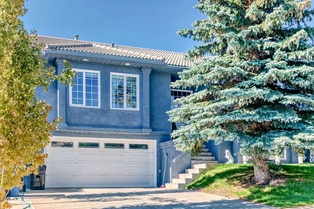 8 Signature Point SW, Calgary — main listing photo