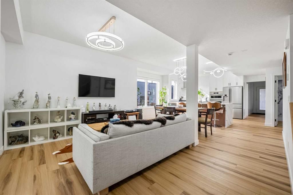 410 11 Avenue NE, Calgary — photo 4 of 50