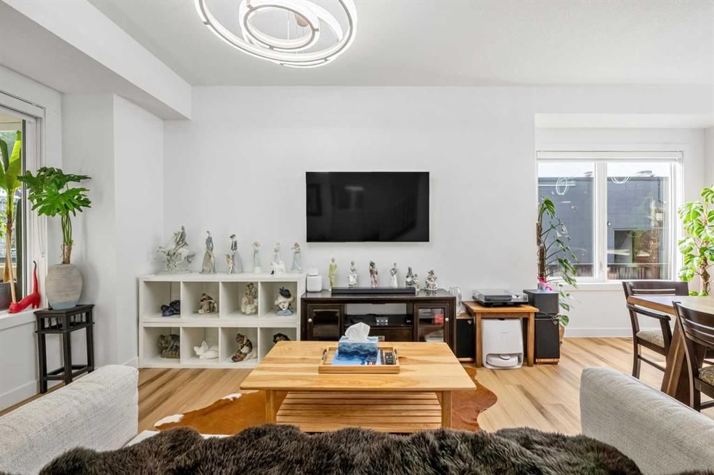 410 11 Avenue NE, Calgary — photo 5 of 50