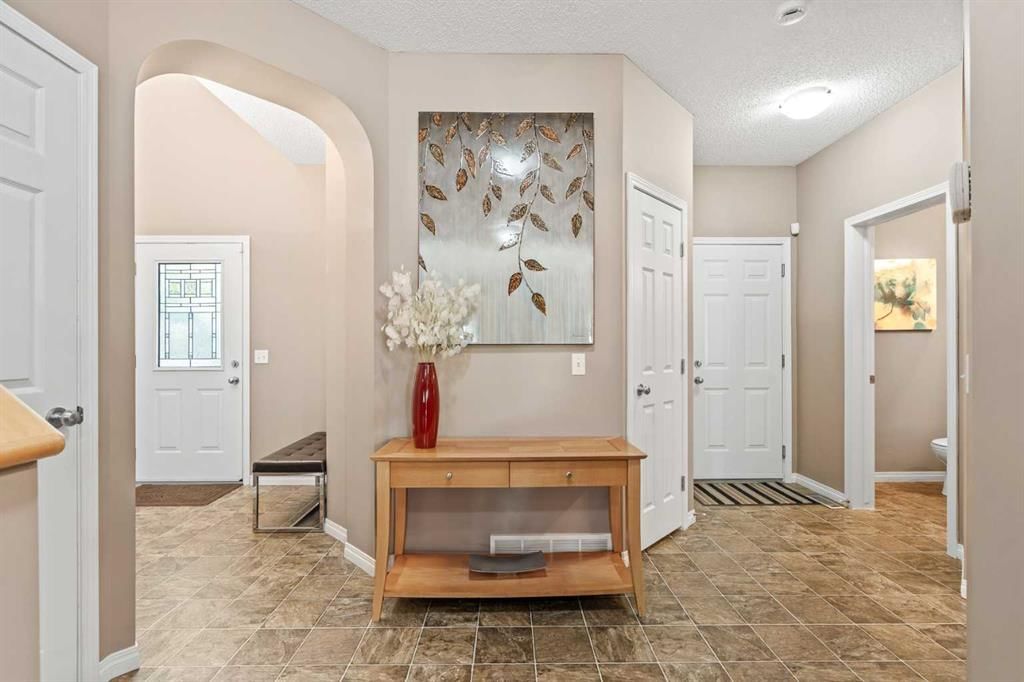 52 Copperfield Close SE, Calgary — photo 4 of 39
