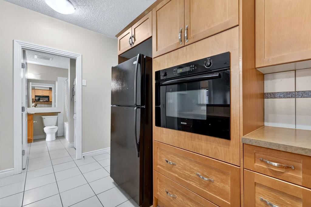 137, 60 Royal Oak Plaza NW, Calgary — photo 3 of 33