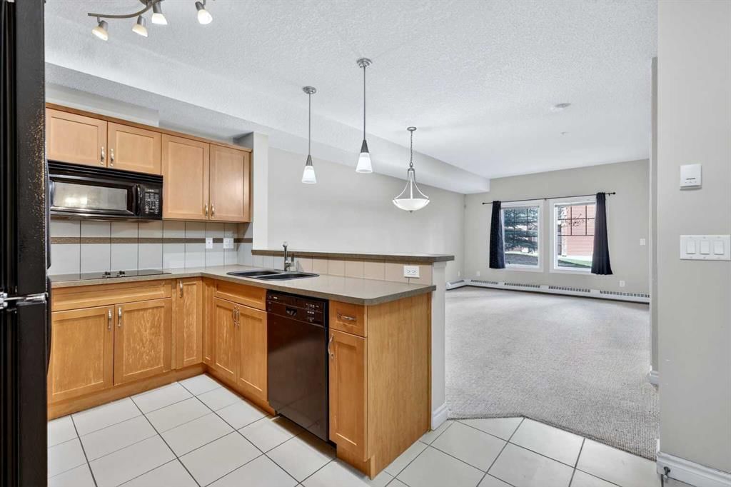 137, 60 Royal Oak Plaza NW, Calgary — photo 4 of 33