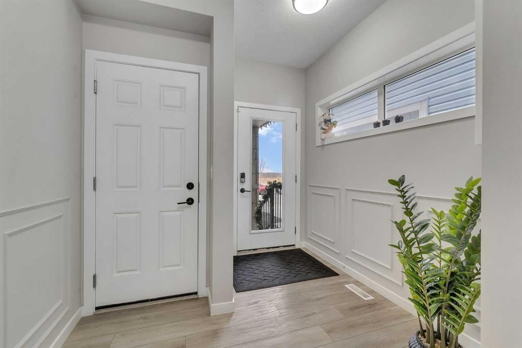 341 Walcrest View SE, Calgary — photo 4 of 41