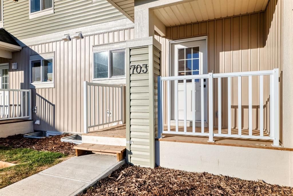 903 Clover Road, Carstairs — photo 5 of 50