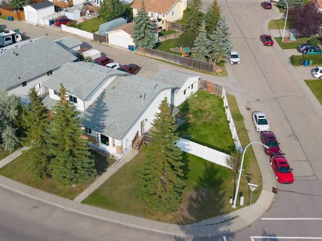 48 West Aarsby Road, Cochrane — photo 2 of 35