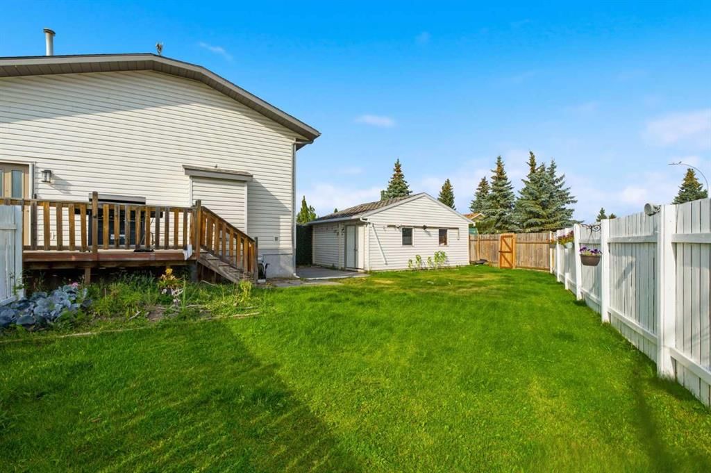 48 West Aarsby Road, Cochrane — photo 3 of 35