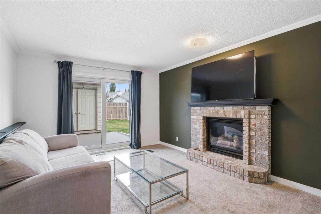 48 West Aarsby Road, Cochrane — photo 5 of 35