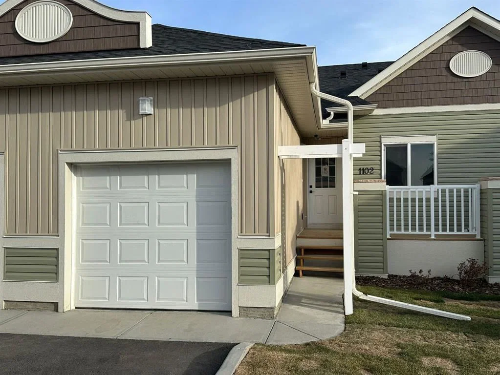 1103 Clover Close, Carstairs — photo 3 of 48