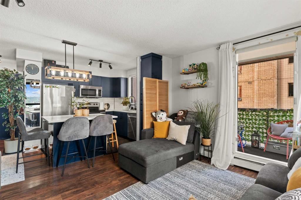 717, 1111 6 Avenue SW, Calgary — main listing photo