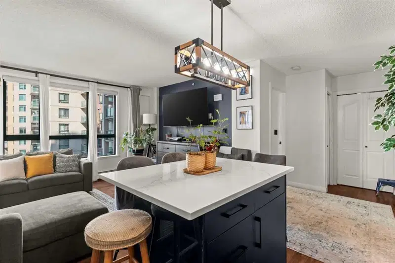 717, 1111 6 Avenue SW, Calgary — photo 5 of 25