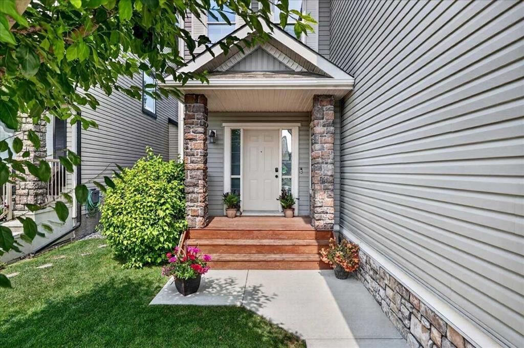 1418 Kings Heights Boulevard SE, Airdrie — photo 2 of 49