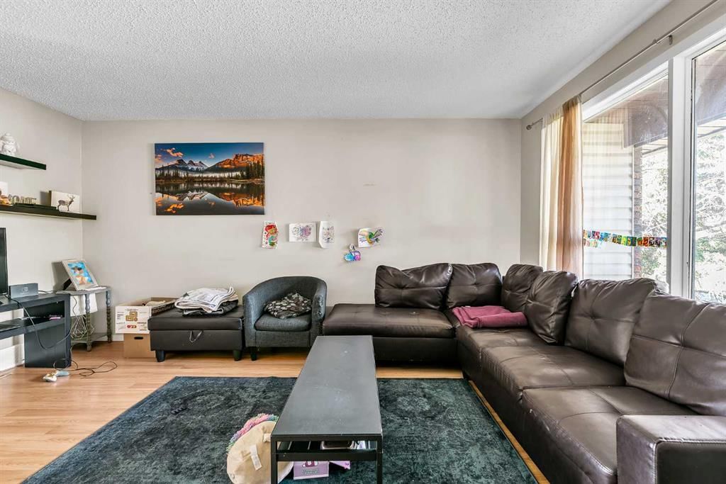 140 Dalhousie Road NW, Calgary — photo 3 of 16