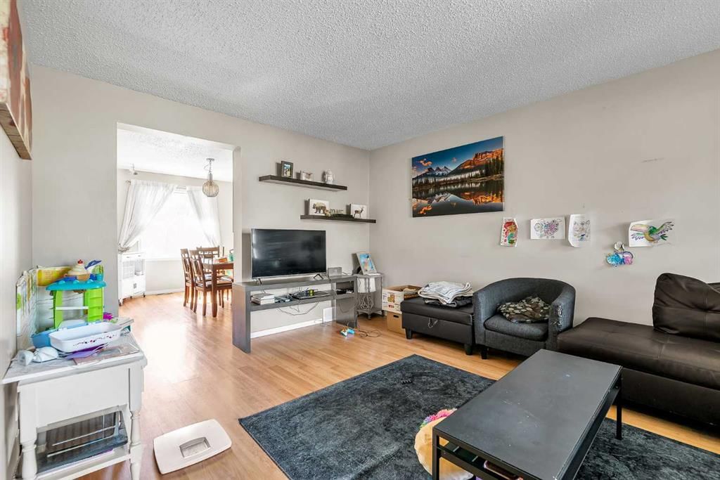 140 Dalhousie Road NW, Calgary — photo 4 of 16