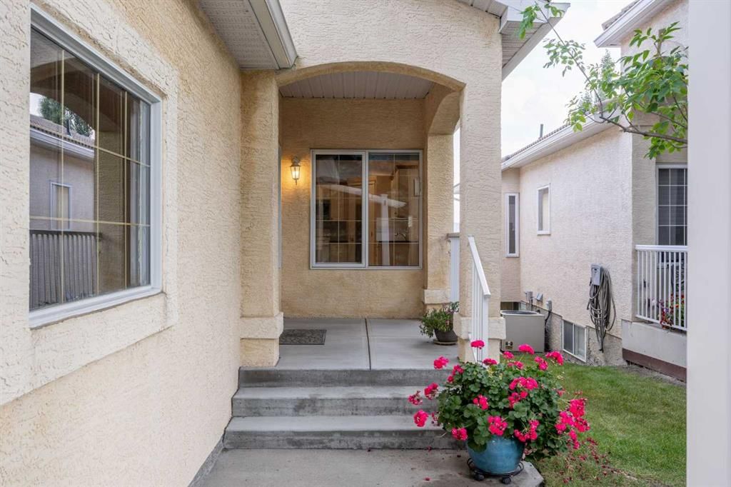 63 Scimitar Heath NW, Calgary — photo 2 of 45
