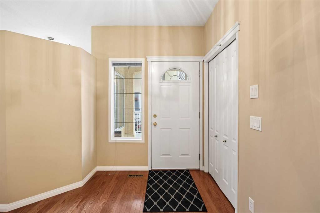 63 Scimitar Heath NW, Calgary — photo 3 of 45