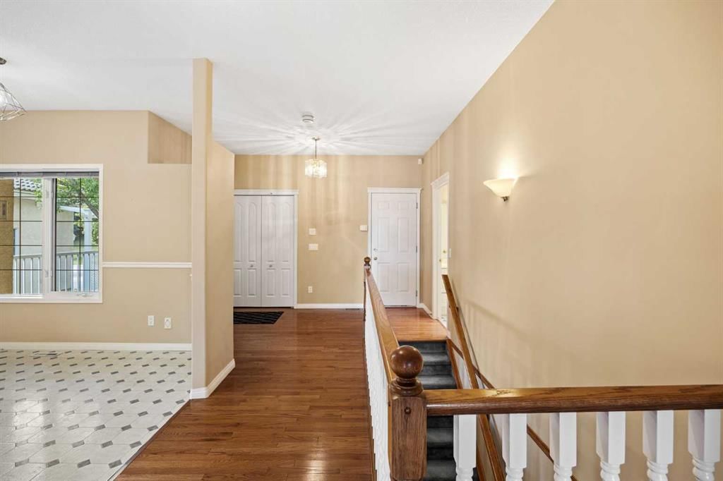 63 Scimitar Heath NW, Calgary — photo 4 of 45