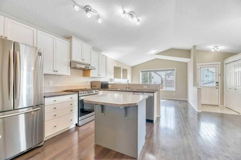 677 Evermeadow Road SW, Calgary — photo 2 of 48