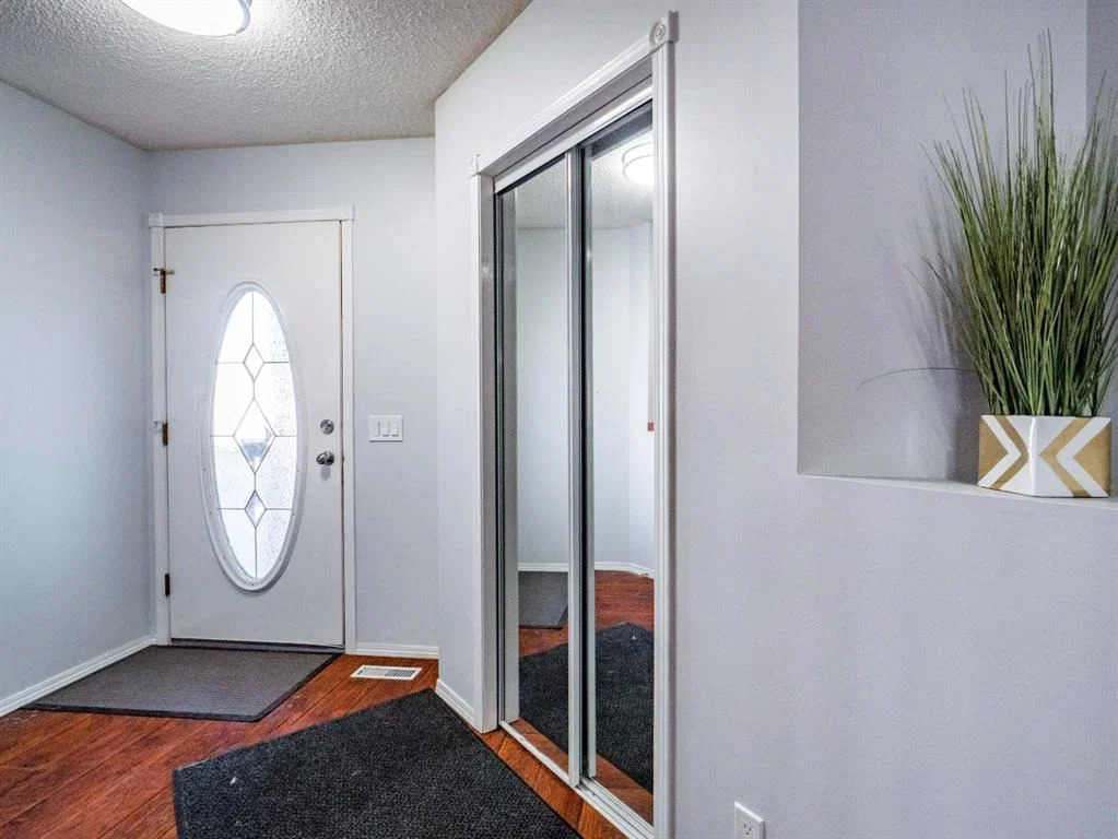 798 Coral Springs Boulevard NE, Calgary — photo 3 of 33