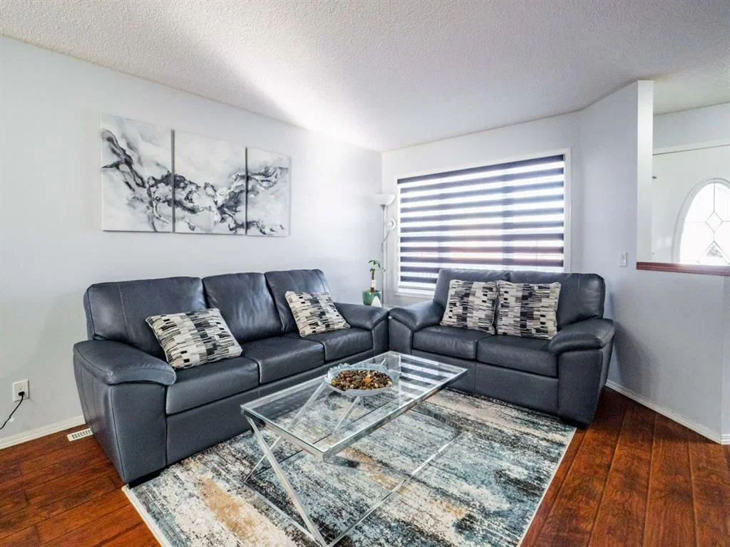 798 Coral Springs Boulevard NE, Calgary — photo 4 of 33