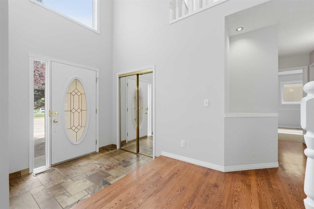 872 Sierra Morena Court SW, Calgary — photo 2 of 48