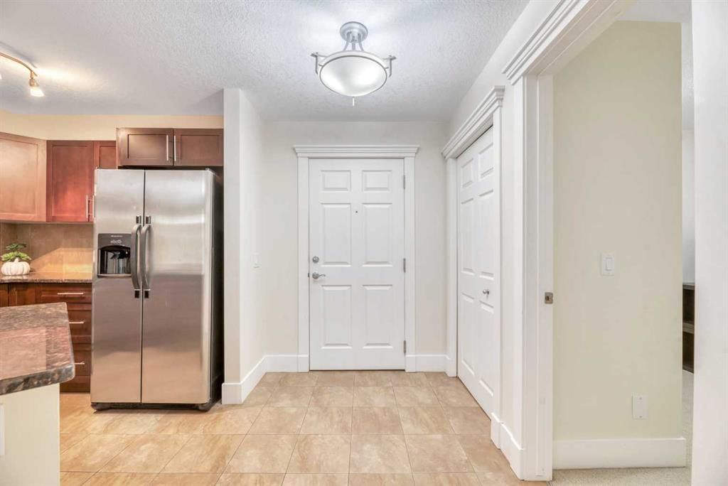 315, 500 Rocky Vista Gardens NW, Calgary — photo 3 of 29