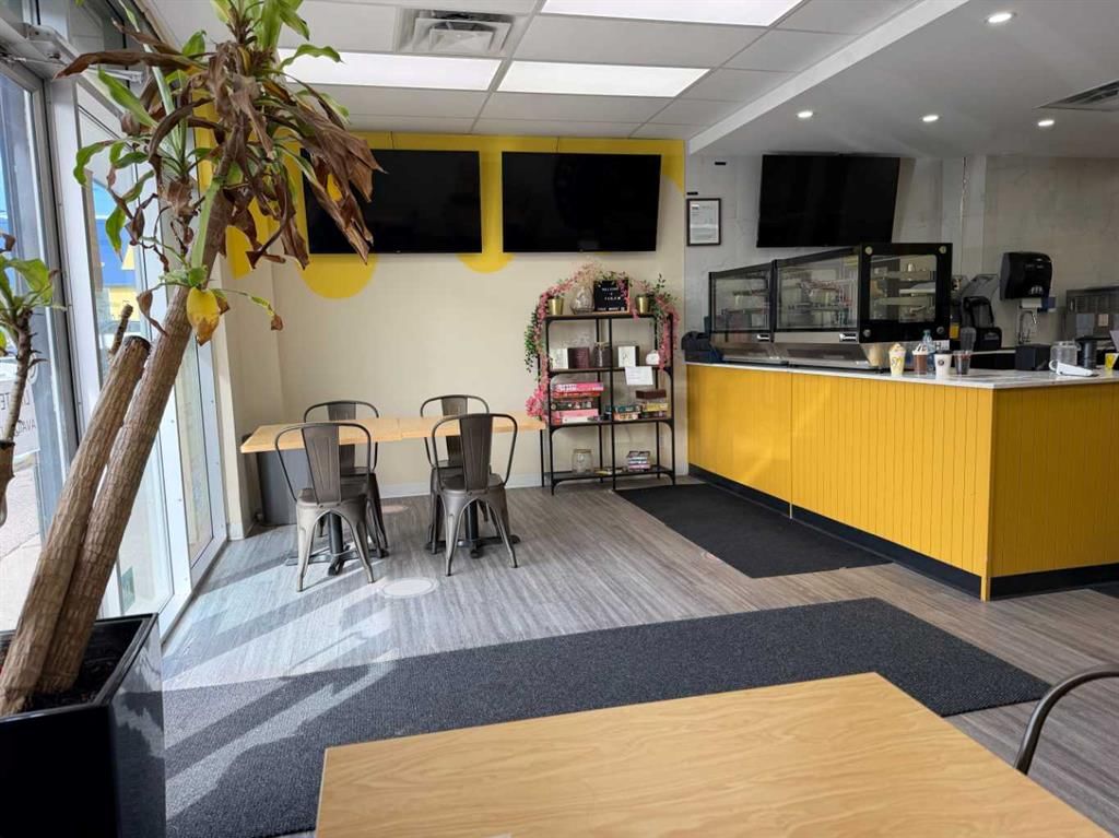 602B 16 Avenue NW, Calgary — photo 5 of 15