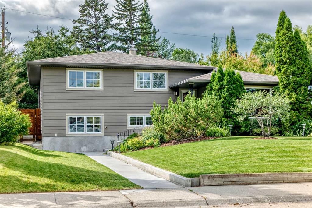 47 Woodlark Drive SW, Calgary — main listing photo
