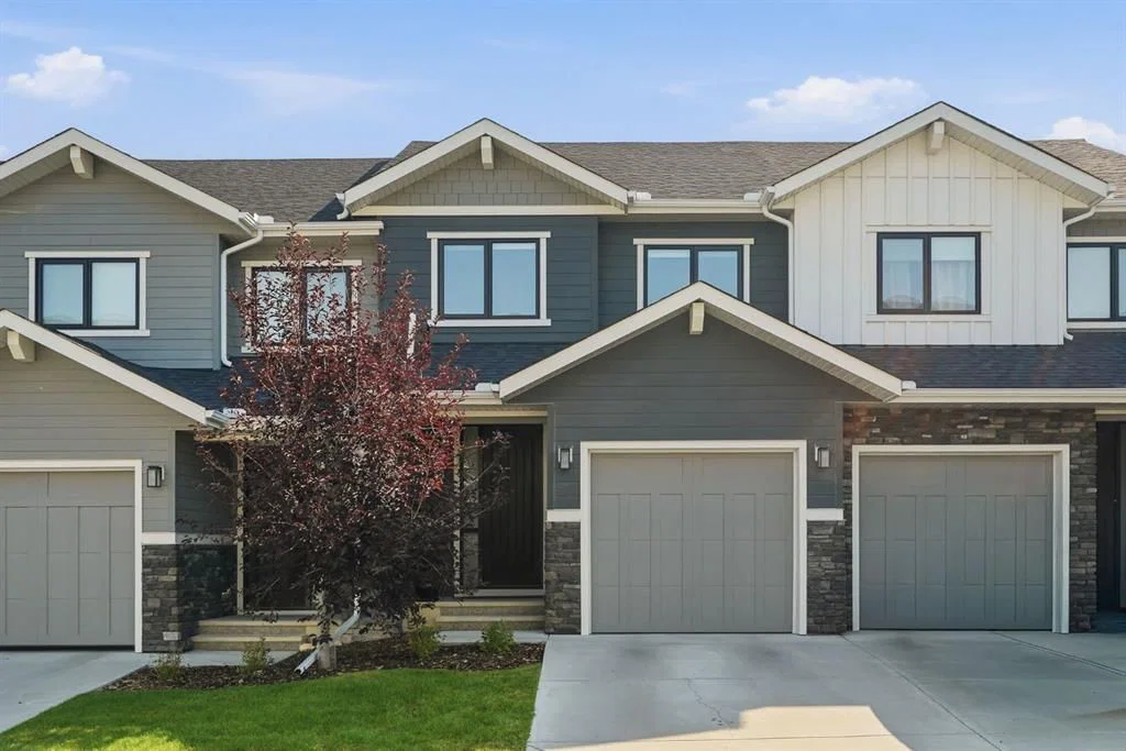 154 Crestridge Common SW, Calgary — main listing photo