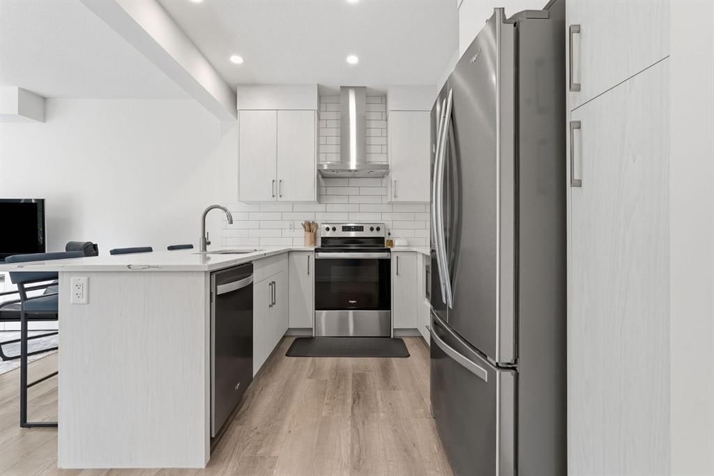 154 Crestridge Common SW, Calgary — photo 2 of 44