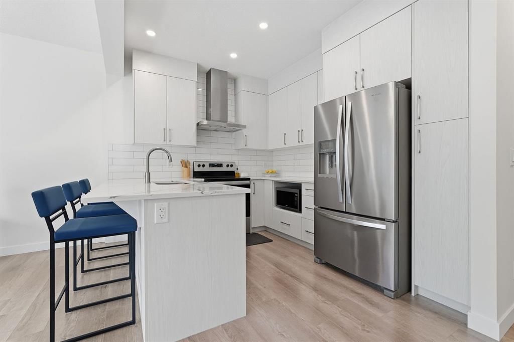 154 Crestridge Common SW, Calgary — photo 3 of 44