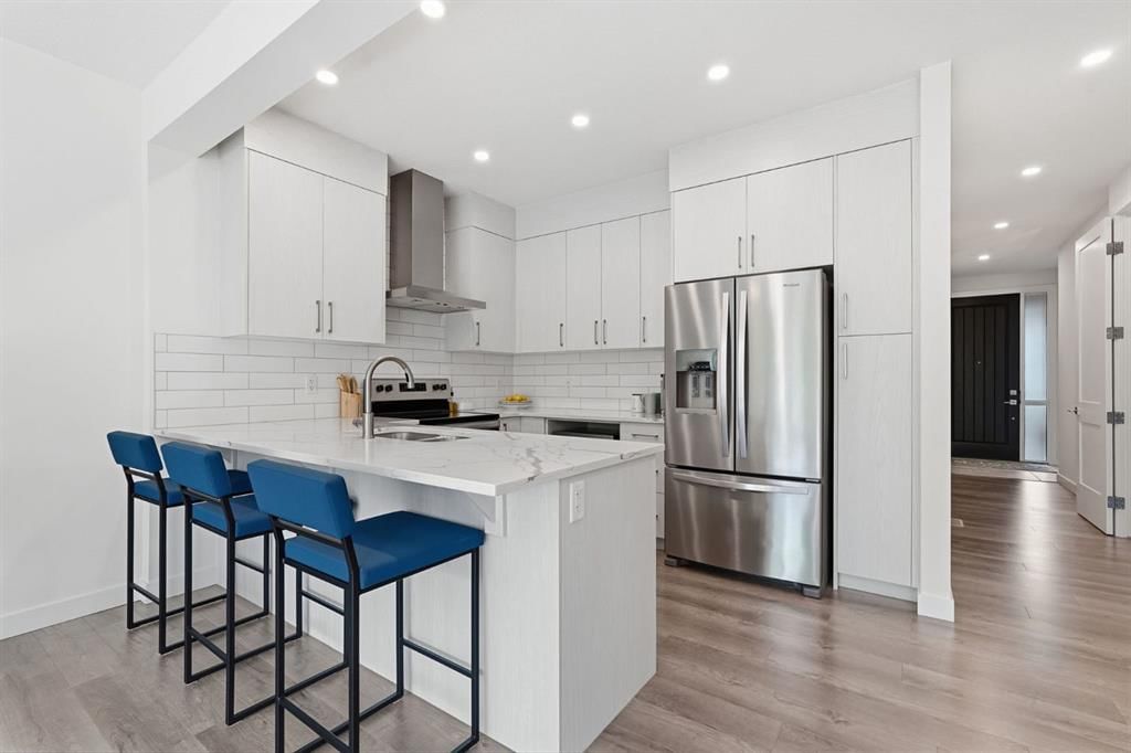 154 Crestridge Common SW, Calgary — photo 4 of 44