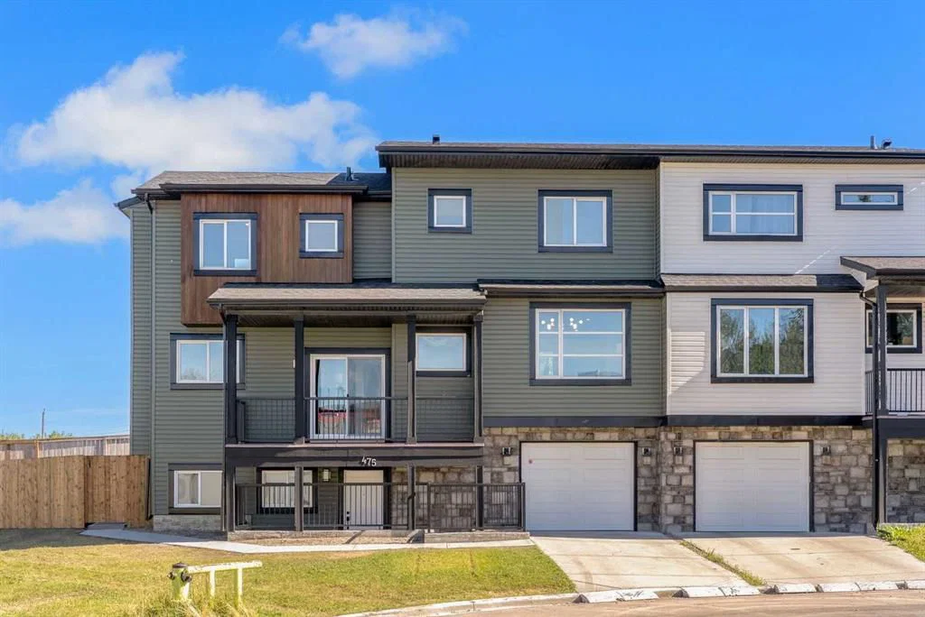 475 34 Avenue NE, Calgary — main listing photo