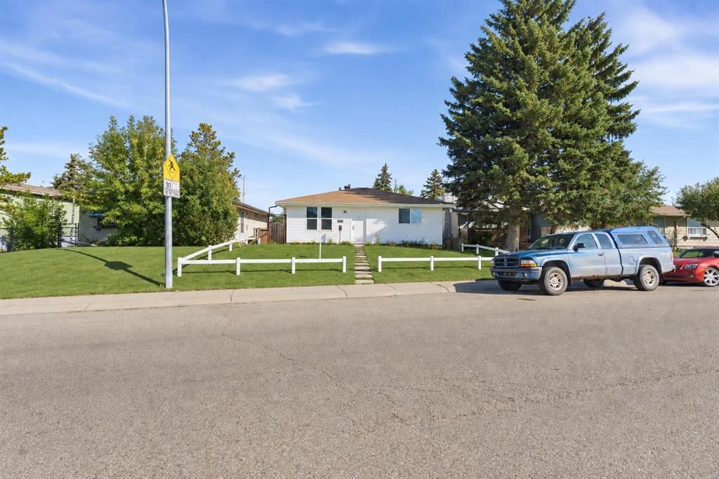 3116 39 Street SE, Calgary — photo 3 of 34