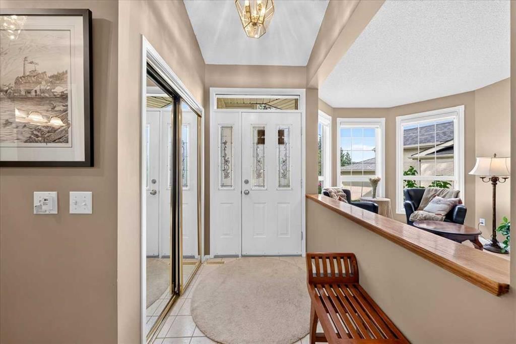 95 Sunlake Close SE, Calgary — photo 2 of 47