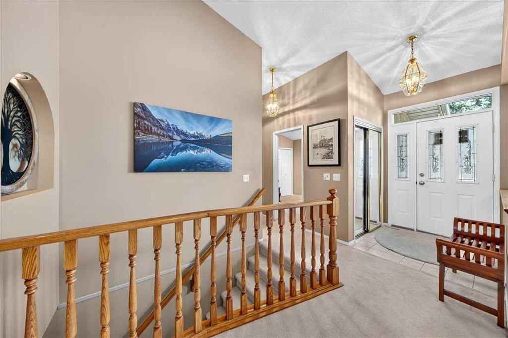 95 Sunlake Close SE, Calgary — photo 3 of 47