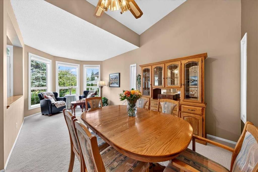 95 Sunlake Close SE, Calgary — photo 5 of 47