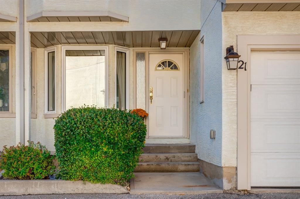21, 468 Woodbine Boulevard SW, Calgary — photo 2 of 45
