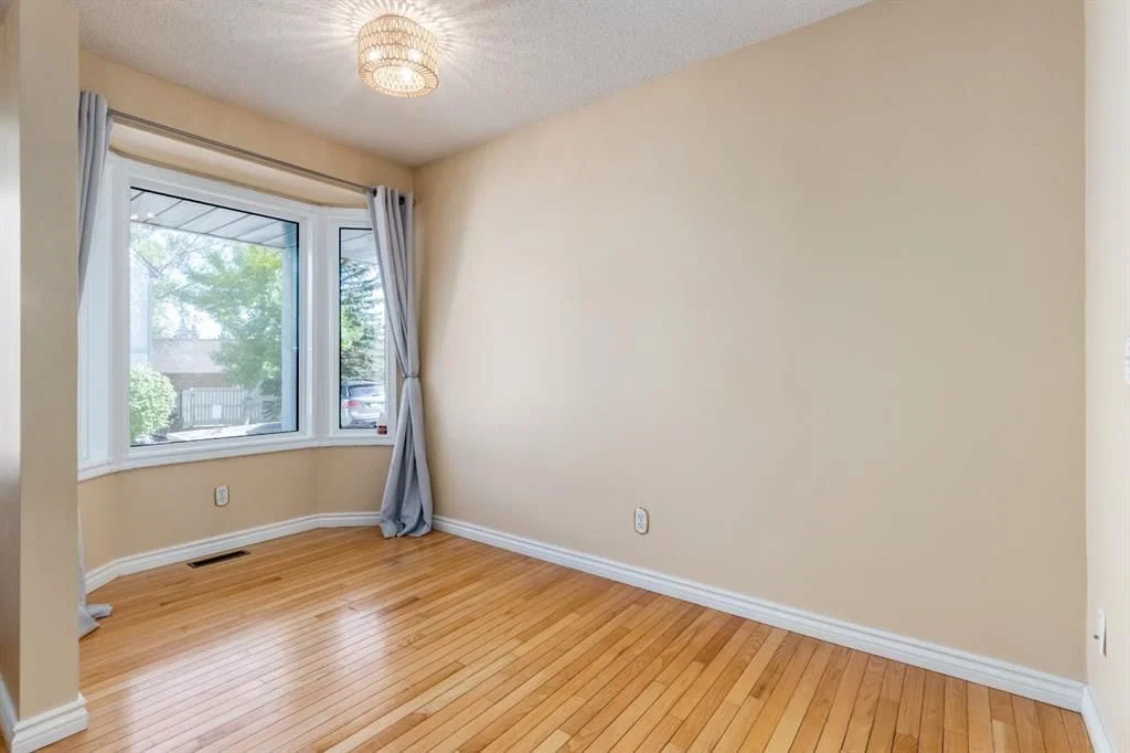 21, 468 Woodbine Boulevard SW, Calgary — photo 4 of 45