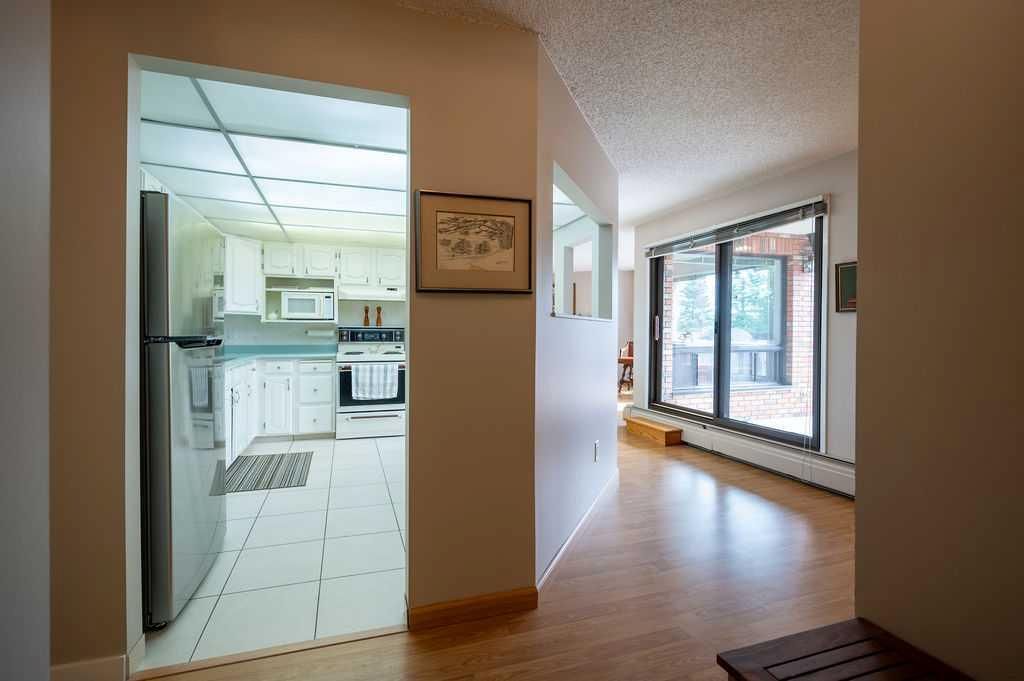 211, 9500 Oakfield Drive SW, Calgary — photo 3 of 50