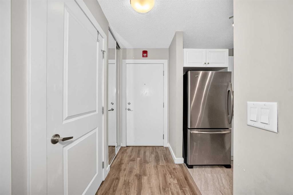 111, 2204 1 Street SW, Calgary — photo 3 of 41