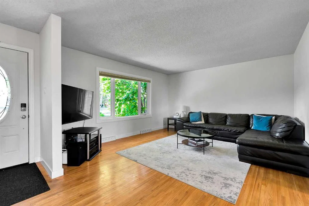 7112 Fountain Road SE, Calgary — photo 5 of 48