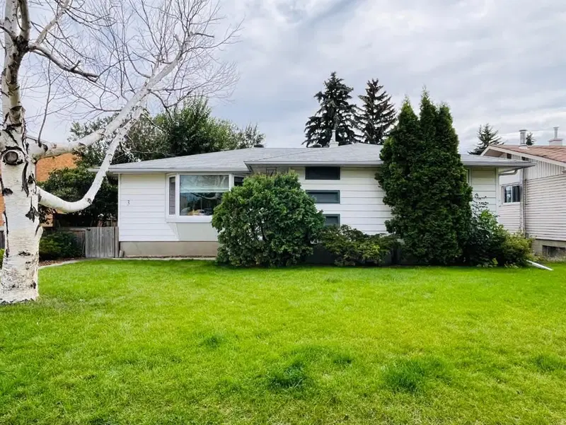 3 Glenway Drive SW, Calgary — main listing photo