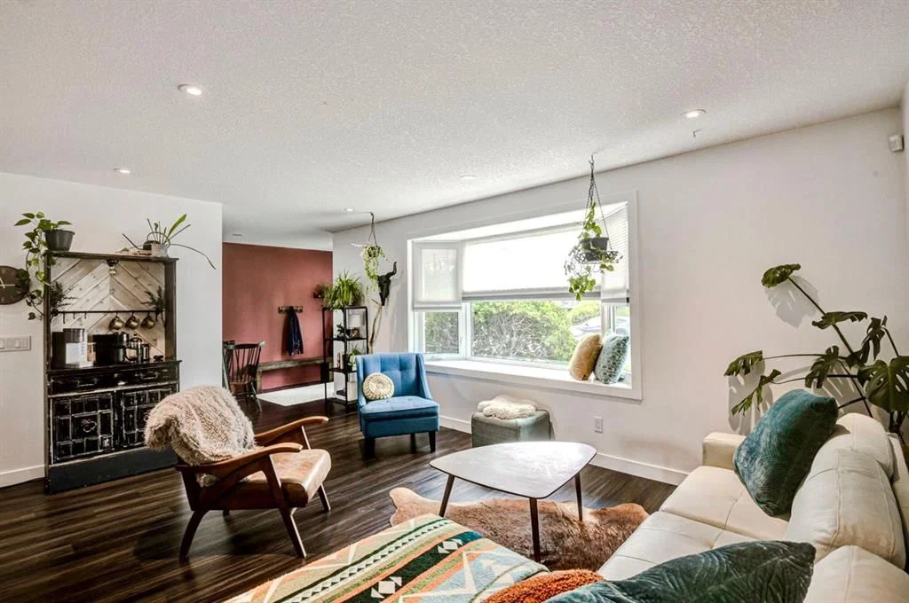3 Glenway Drive SW, Calgary — photo 3 of 46