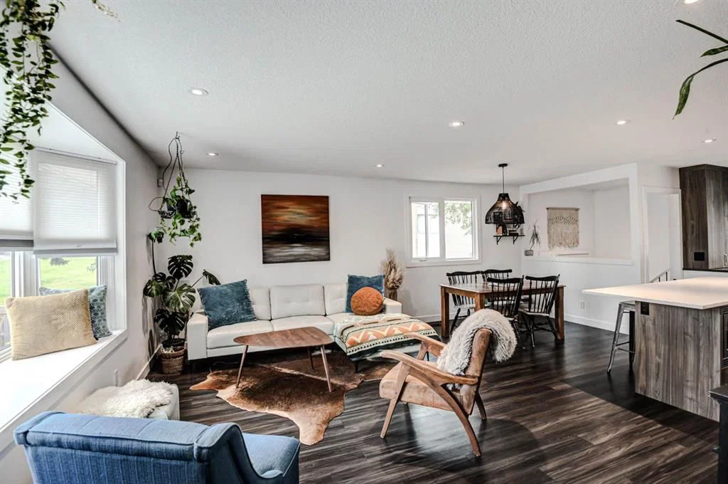 3 Glenway Drive SW, Calgary — photo 4 of 46